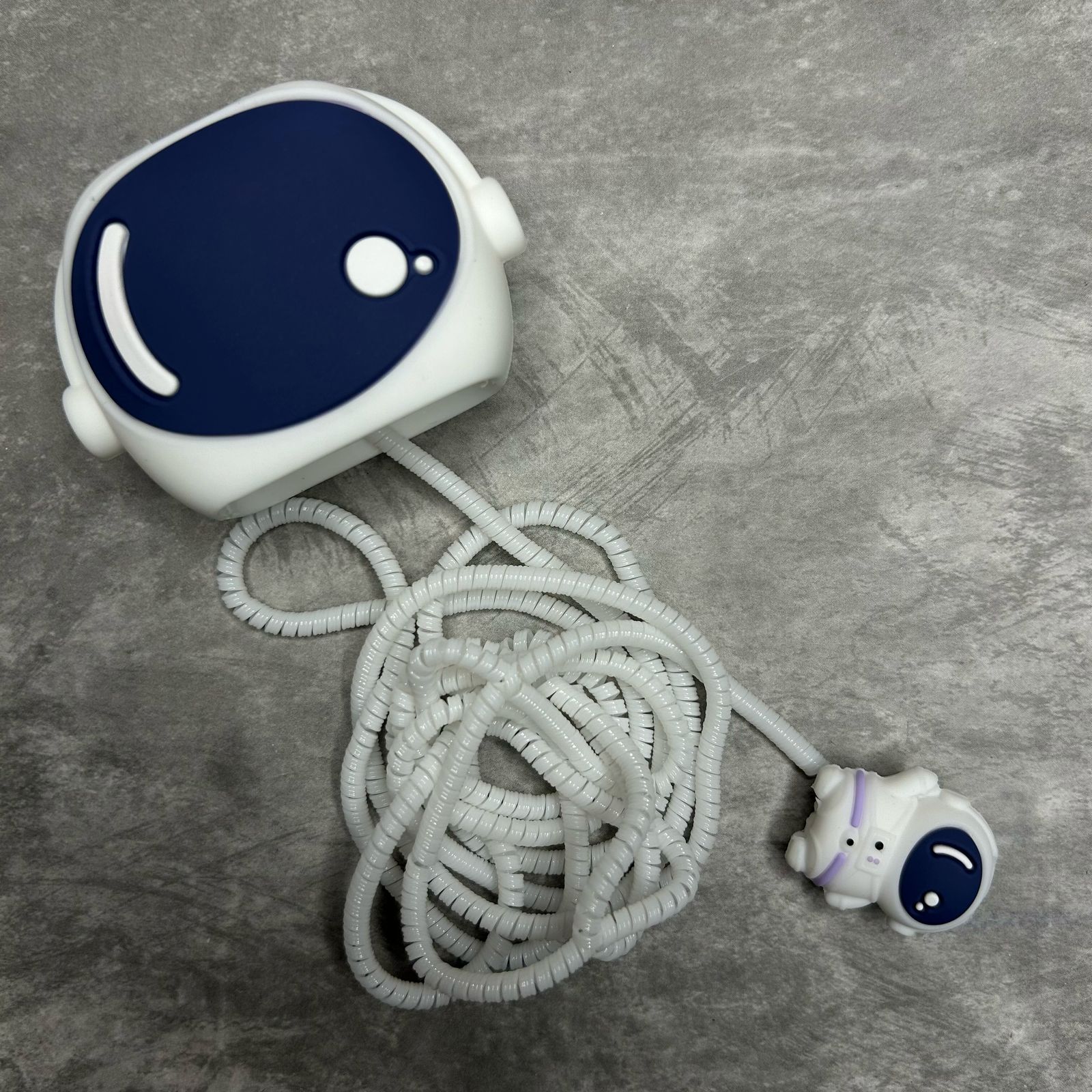 CARTOON ASTRONAUT CHARGER PROTECTION CASE CARTOON ASTRONAUT CHARGER PROTECTION CASE